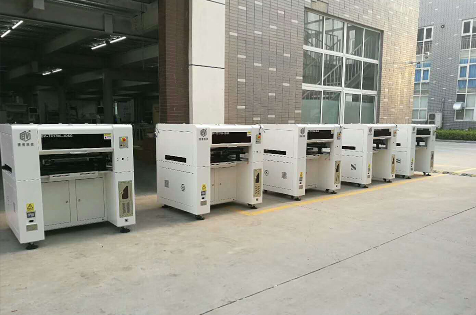 重慶客戶SMT設(shè)備專車送貨，貨到上門(mén)安裝調(diào)試