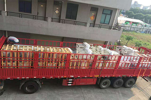 湖州客戶SMT設(shè)備專車送貨，貨到上門安裝調(diào)試