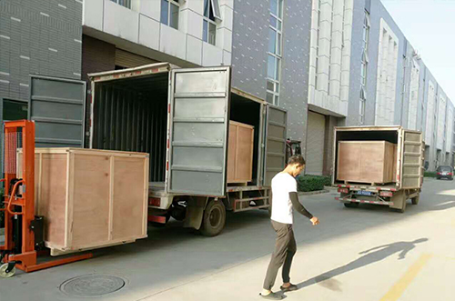 宜興客戶(hù)SMT設(shè)備專(zhuān)車(chē)送貨，貨到上門(mén)安裝調(diào)試