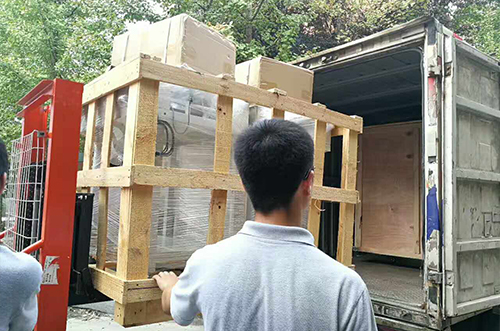 鎮(zhèn)江客戶(hù)SMT設(shè)備專(zhuān)車(chē)送貨，貨到上門(mén)安裝調(diào)試