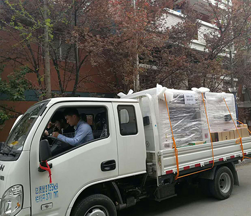 溫州客戶SMT設(shè)備專車送貨，貨到上門安裝調(diào)試