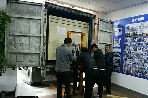 蚌埠客戶SMT設(shè)備專車送貨，貨到上門安裝調(diào)試