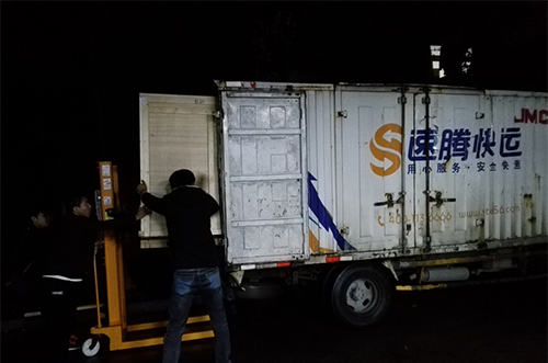 湛江客戶SMT設(shè)備專車送貨，貨到上門安裝調(diào)試
